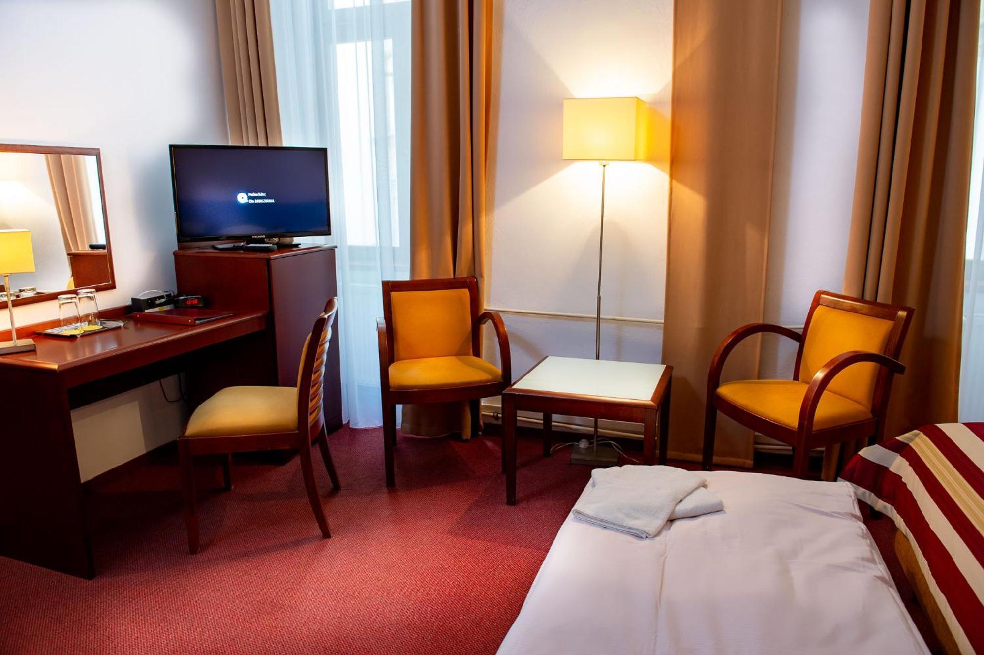 Double Room 2 Extra Beds
